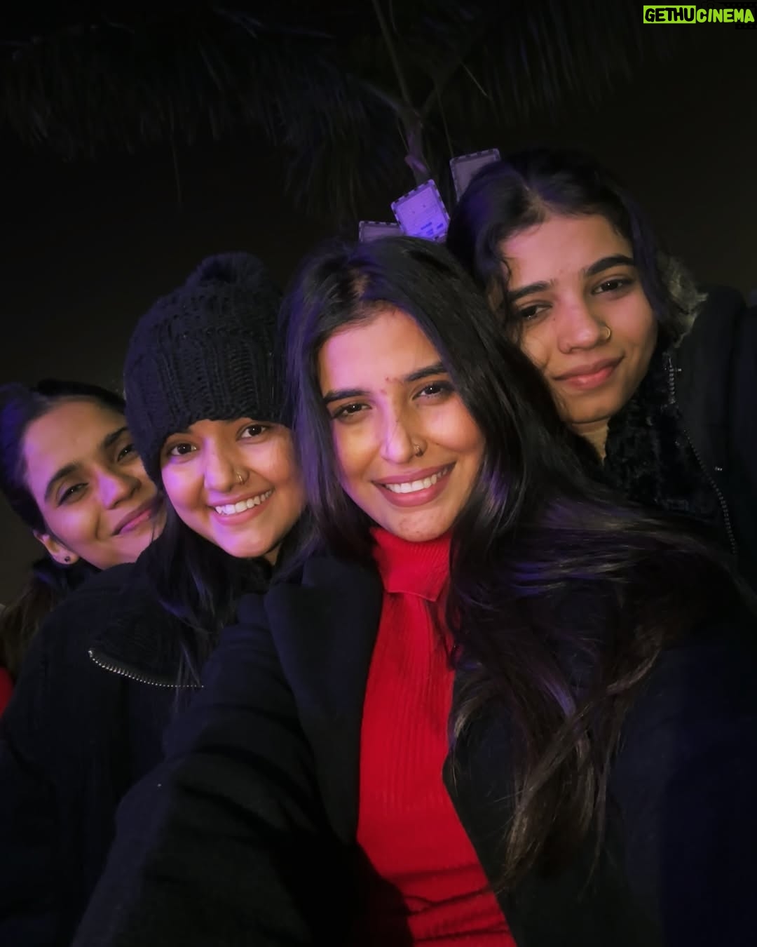 Mahi Khan - 1K Likes - Happy New Year 🫶🏻🧿 I wish we all stay together forever ♥️

#allykhan #allykhan623 #allyfam#friends #friendship #bestfriends #happynewyear #girls #photooftheday #2025 #forever #bff