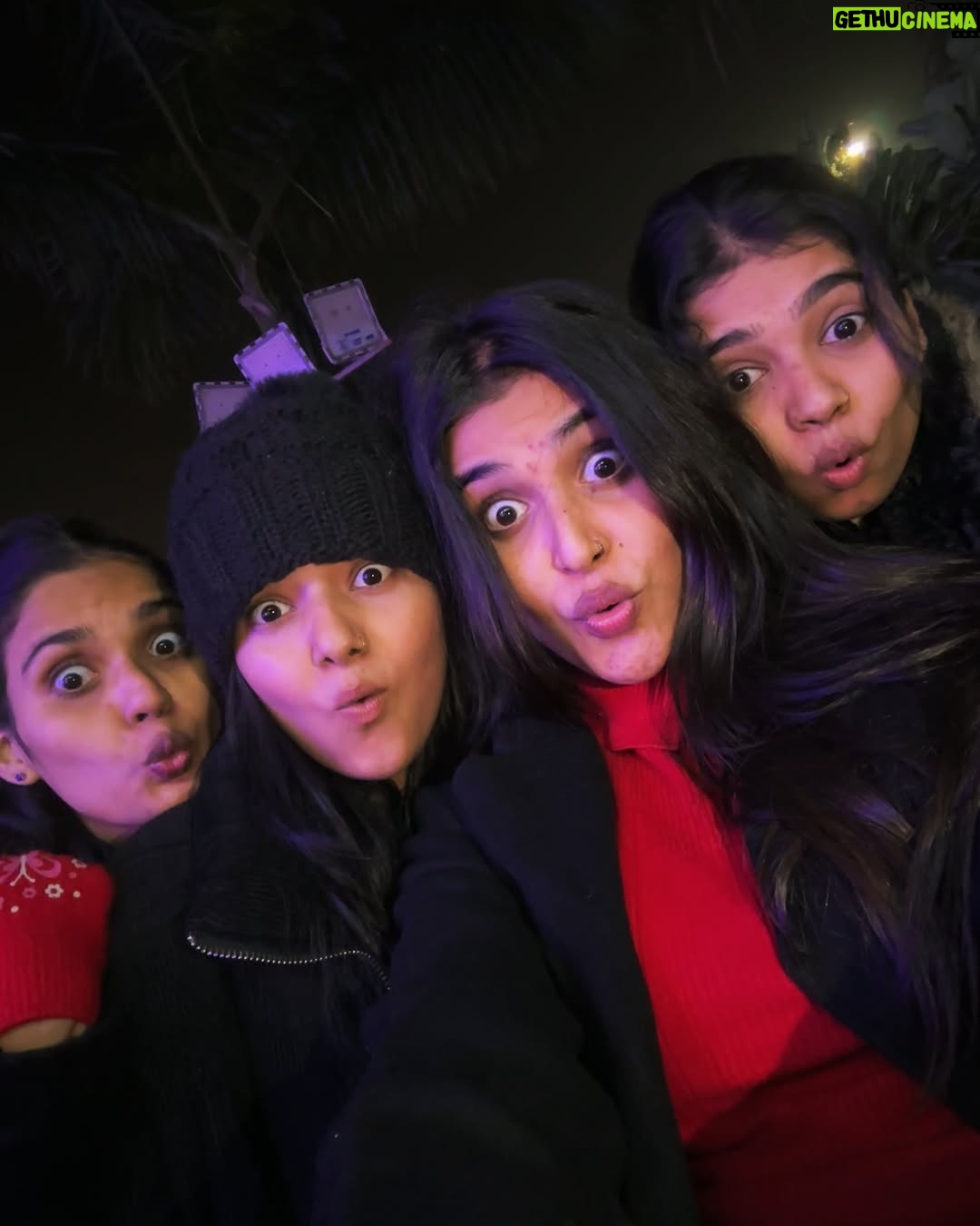 Mahi Khan - 1K Likes - Happy New Year 🫶🏻🧿 I wish we all stay together forever ♥️

#allykhan #allykhan623 #allyfam#friends #friendship #bestfriends #happynewyear #girls #photooftheday #2025 #forever #bff