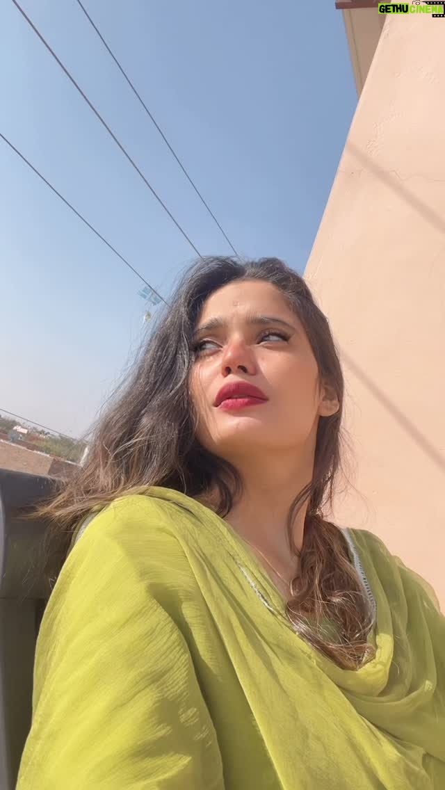 Mahi Khan - 890 Likes - 