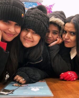 Mahi Khan Instagram - Happy New Year 🫶🏻🧿 I wish we all stay together forever ♥️

#allykhan #allykhan623 #allyfam#friends #friendship #bestfriends #happynewyear #girls #photooftheday #2025 #forever #bff