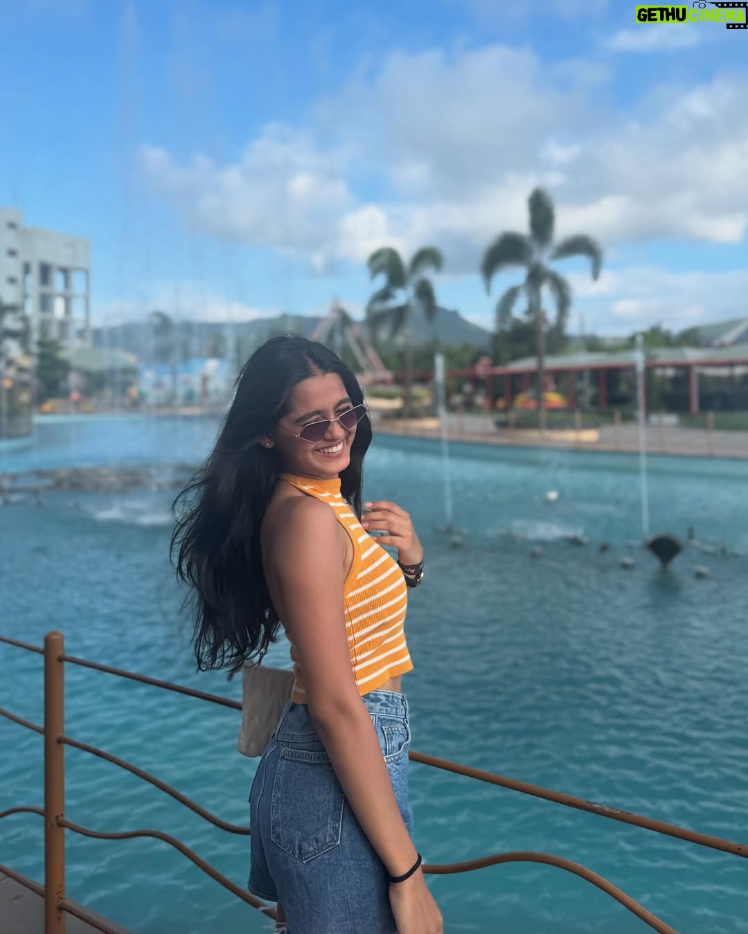 Mahi Singh - 8.2K Likes - When there’s perfect sunlight to click the photoss!!☀️💛🌻
.
.

#photo #photooftheday #sunlight #goldenhour #instalove #smile #explore #newpost #portraitphotography #mahisinghviofficial