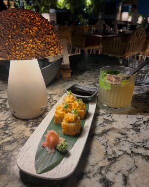 Mahi Singh Instagram - “This view beats any candlelit dinner. 💕”
.
.
#photooftheday #dinner #food #photography #photo #insta #newpost #mahisinghviofficial