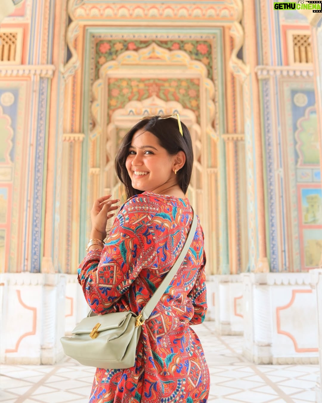 Mahi Singh - 14.6K Likes - In the heart of Jaipur🪷🪞✨
.
.

#jaipurcity #jaipur #patrikagate #rajasthan #royalty #tradition #photo #photoshoot #explore #instagram #mahisinghviofficial