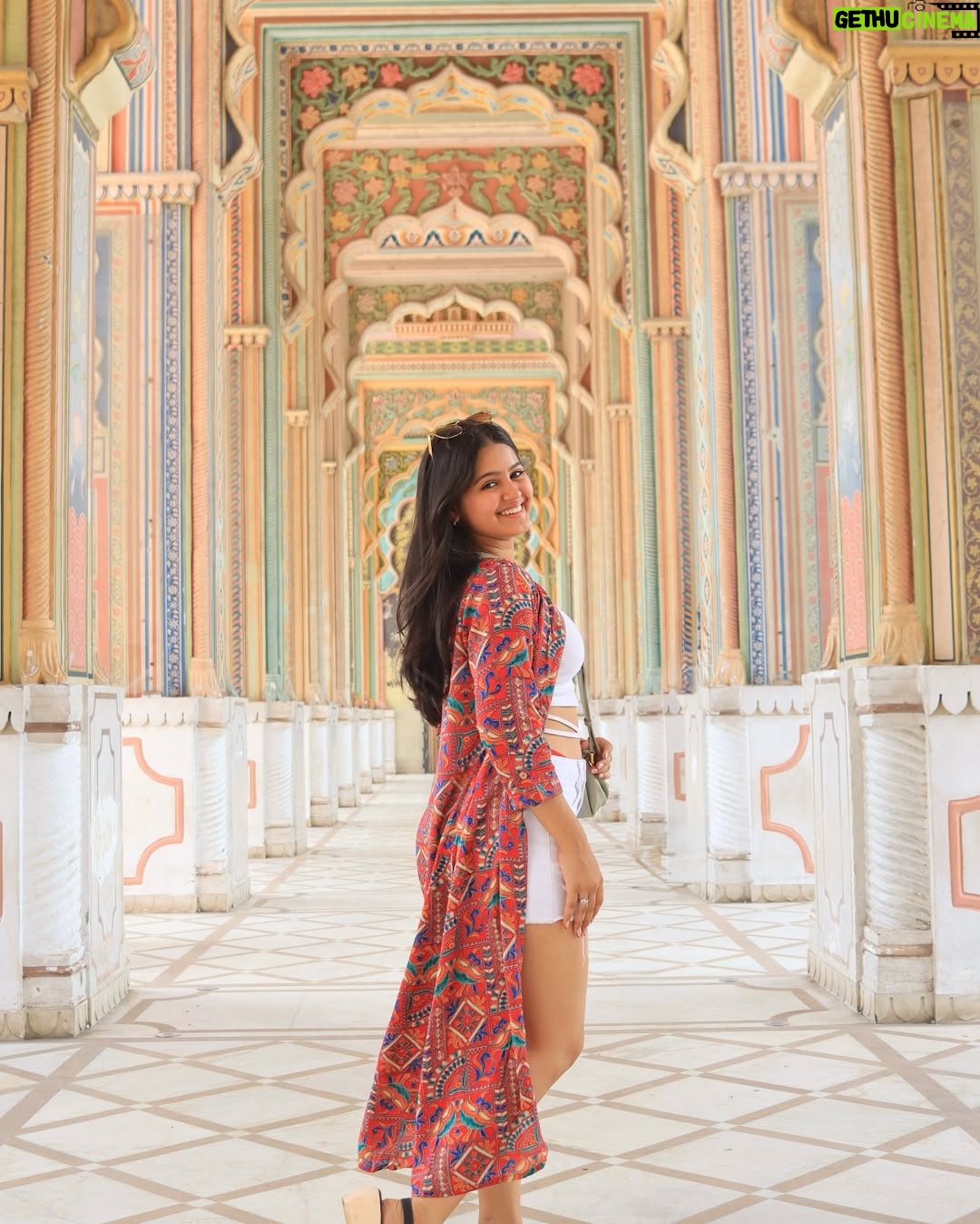 Mahi Singh - 14.6K Likes - In the heart of Jaipur🪷🪞✨
.
.

#jaipurcity #jaipur #patrikagate #rajasthan #royalty #tradition #photo #photoshoot #explore #instagram #mahisinghviofficial