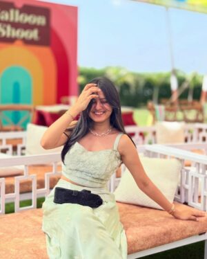 Mahi Singh Instagram - Ohh to be a desi girl🦢🤍✨
.
.
#traditional #photos #photoshoot #smile #instagram #explore #mahisinghviofficial
