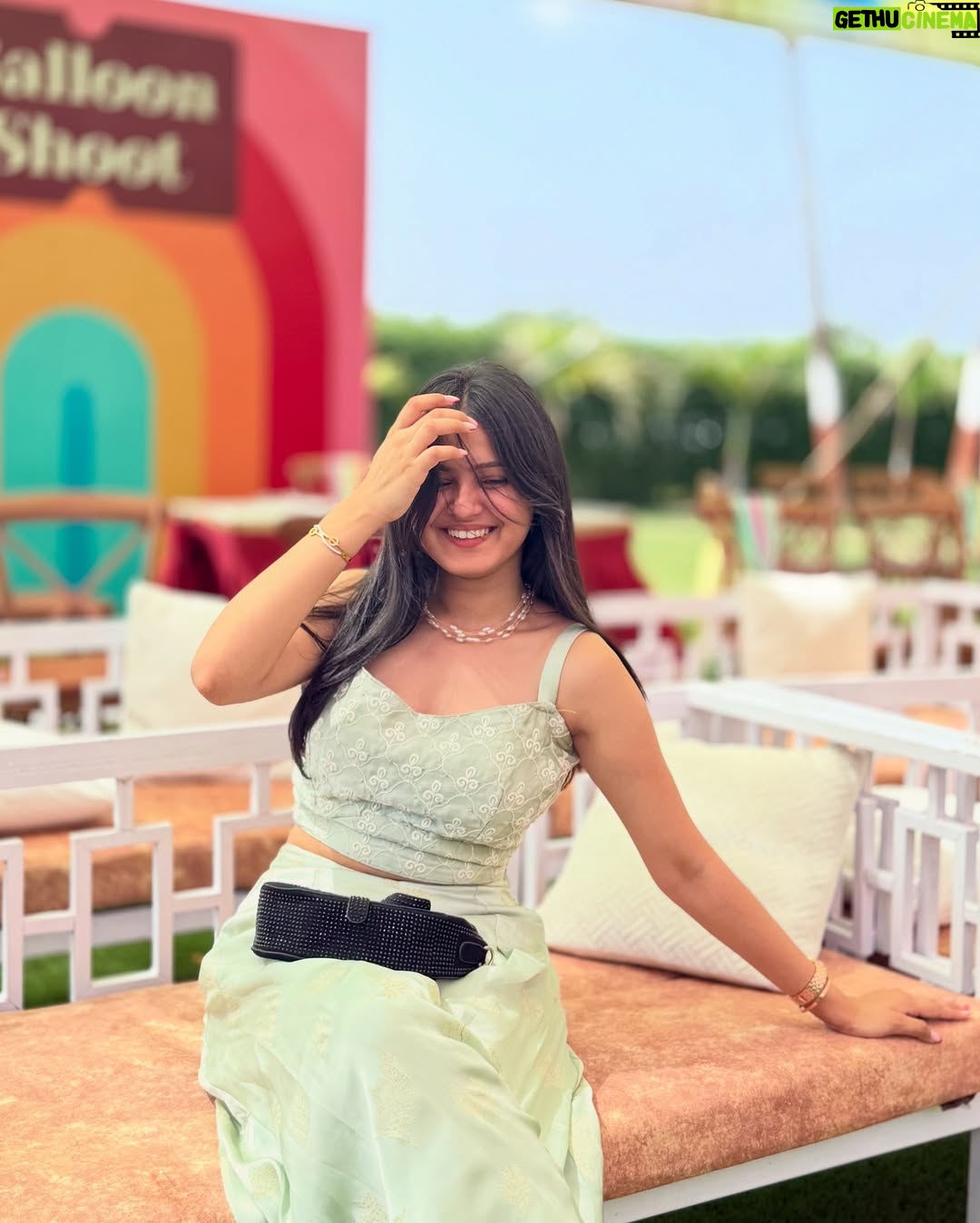 Mahi Singh - 21.4K Likes - Ohh to be a desi girl🦢🤍✨
.
.

#traditional #photos #photoshoot #smile #instagram #explore #mahisinghviofficial