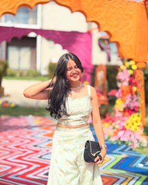 Mahi Singh Instagram - Ohh to be a desi girl🦢🤍✨
.
.
#traditional #photos #photoshoot #smile #instagram #explore #mahisinghviofficial