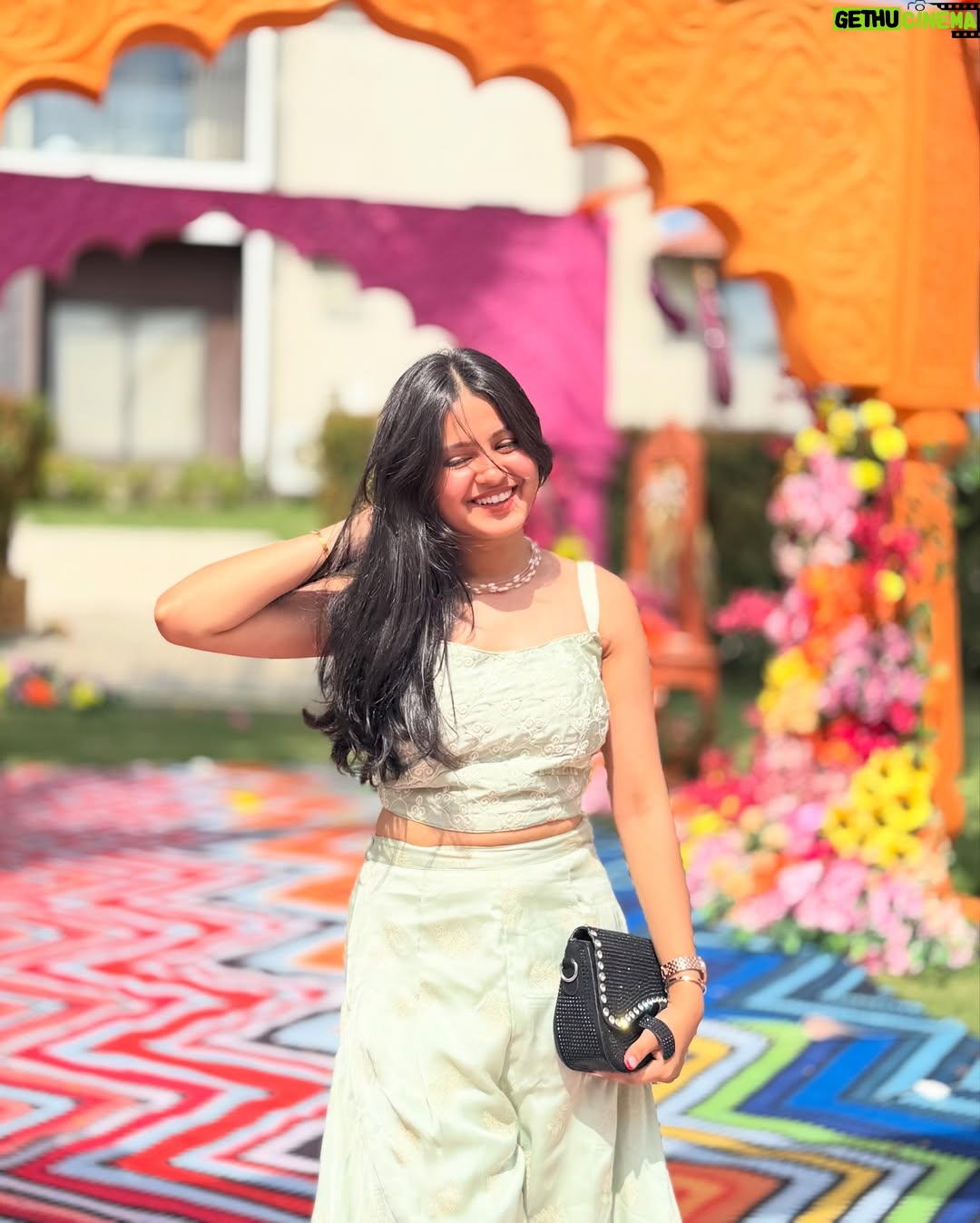 Mahi Singh - 21.4K Likes - Ohh to be a desi girl🦢🤍✨
.
.

#traditional #photos #photoshoot #smile #instagram #explore #mahisinghviofficial