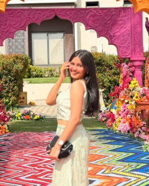 Mahi Singh Instagram - Ohh to be a desi girl🦢🤍✨
.
.
#traditional #photos #photoshoot #smile #instagram #explore #mahisinghviofficial