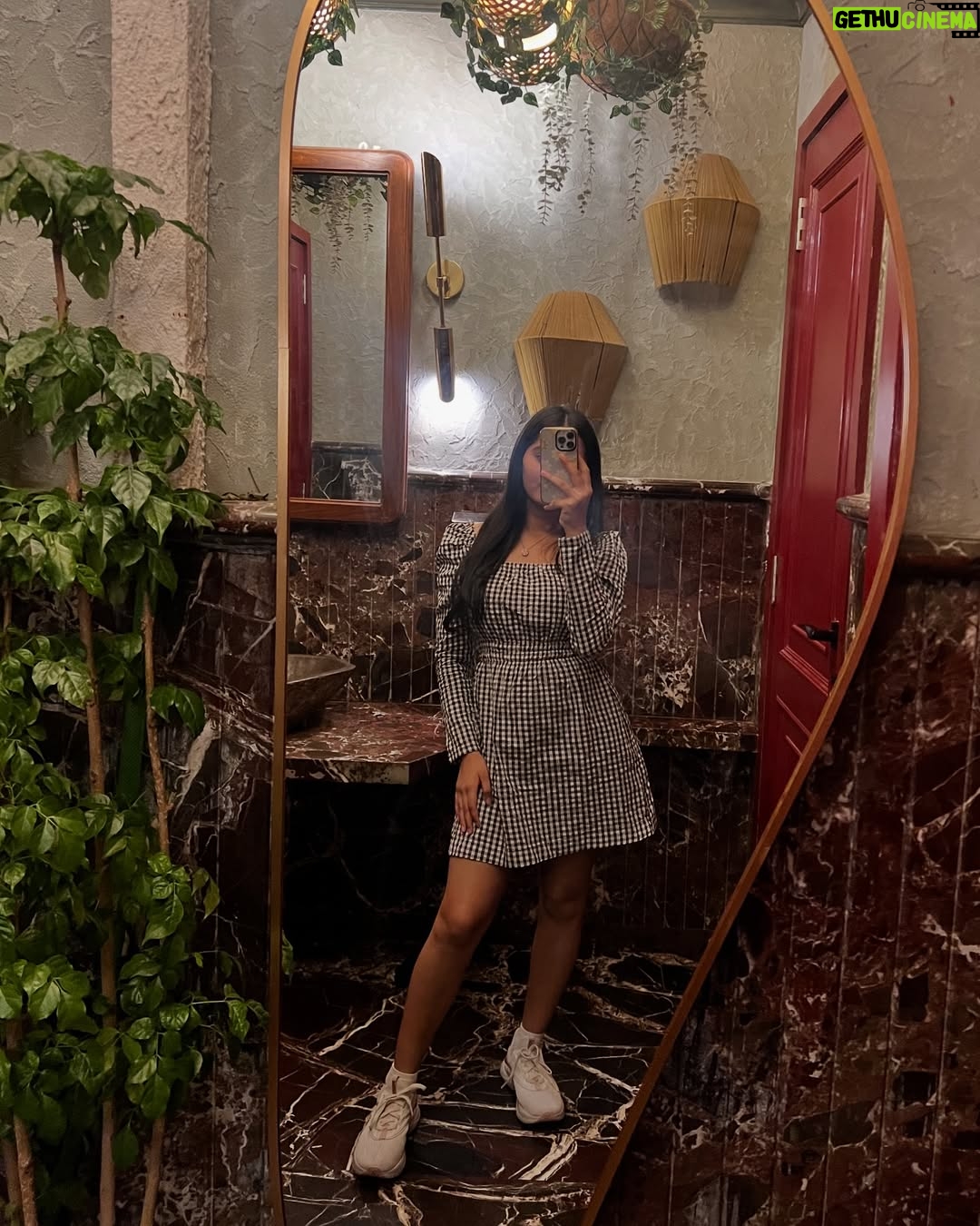 Mahi Singh - 8.1K Likes - “This view beats any candlelit dinner. 💕”
.
.

#photooftheday #dinner #food #photography #photo #insta #newpost #mahisinghviofficial