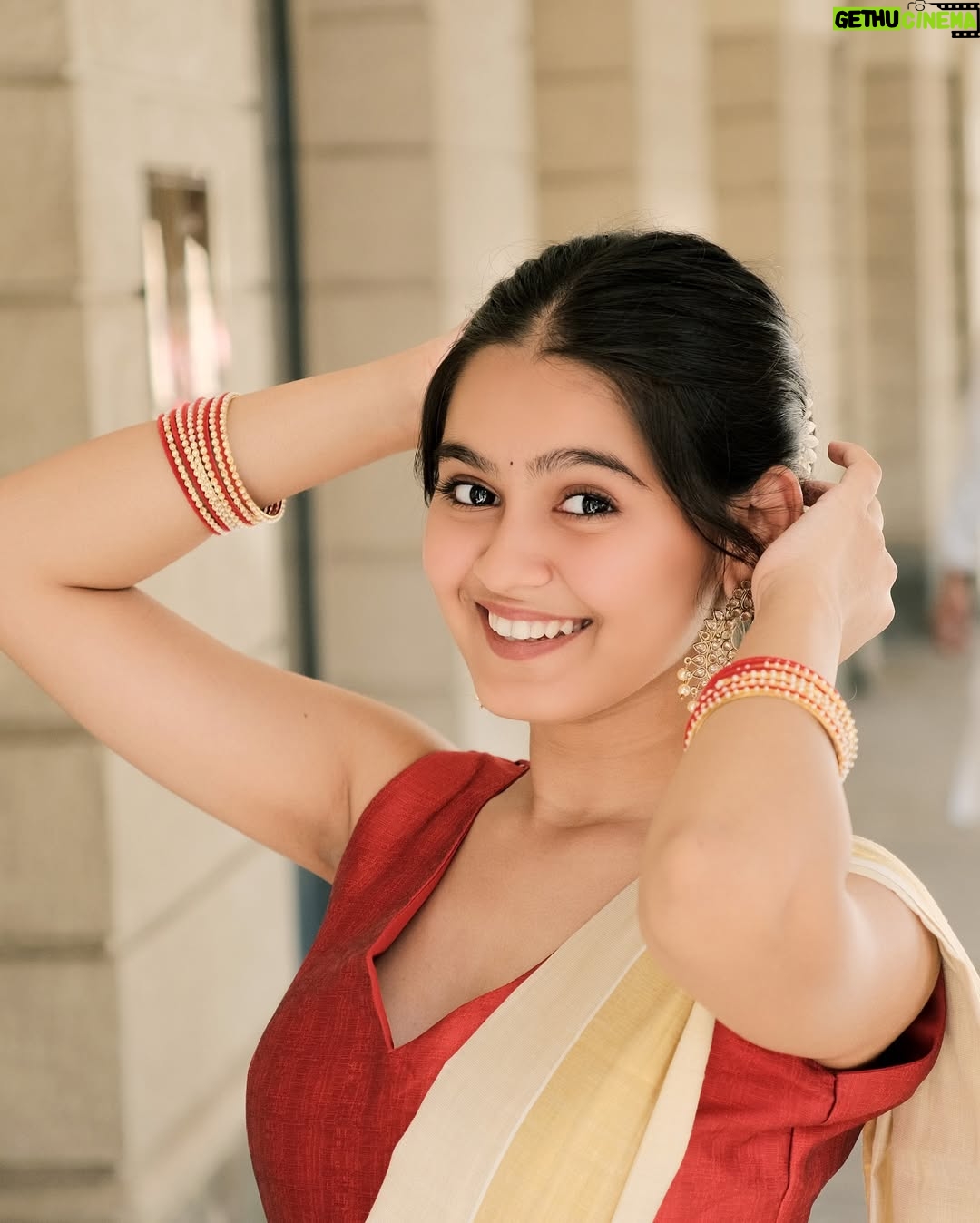 Mahi Singh - 51.2K Likes - desi वातावरण🪞🦢✨
.
.
📸 @clickedbynilesh 

#south #southindia #saree #southindianlook #traditional #fashion #photography #photoshoot #photo #explore #mahisinghviofficial