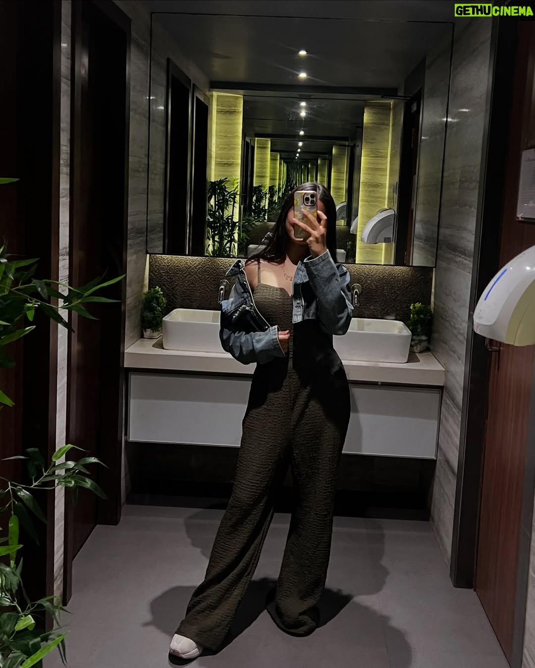 Mahi Singh - 11.5K Likes - Cheers to me!🥂
.
.

#birthday #enjoy #smile #instagood #instagram #post #mahisinghviofficial