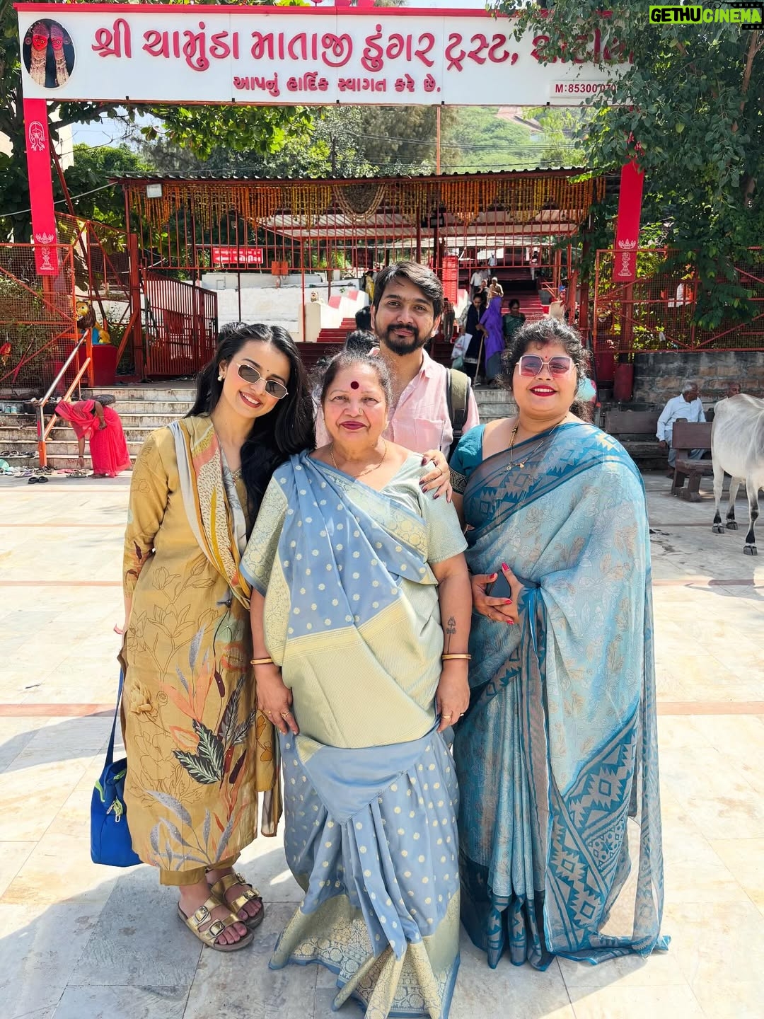 Mahima Makwana - 242.3K Likes - Ticking off my mandatory ritual at chotila temple before kicking off my next. 🎬🙏🏻✨