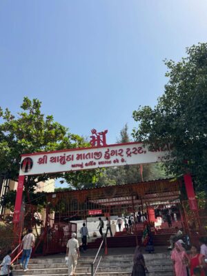 Mahima Makwana Instagram - Ticking off my mandatory ritual at chotila temple before kicking off my next. 🎬🙏🏻✨