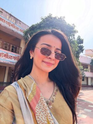 Mahima Makwana Instagram - Ticking off my mandatory ritual at chotila temple before kicking off my next. 🎬🙏🏻✨