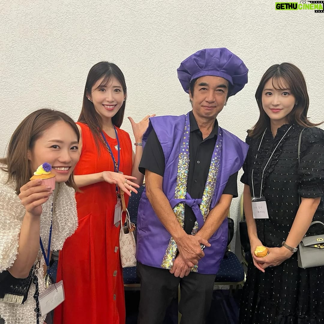 Mai Hakase - 1K Likes - 恋愛リアリティ番組の元祖、あいのりの総合プロデューサー西山さんの古希のお祝いへ🥂🎉今や世界中で人気の恋愛リアリティ番組、あいのりはその恋愛リアリティ番組の先駆けで26年前に放送開始されました🩷西山さんはまさに恋愛リアリティ番組の生みの親ですね✨今はあいの里を作られています☺️そんな西山さんの古希のお祝いにあいのりに参加した歴代のメンバーやスタッフさん達が集結しました🫶西山さんのお人柄ですよね、ものすごい人数🥺🩷
私もあいのり2のバングラデシュ編🇧🇩に出演していたので参加✨一緒に旅した懐かしいスタッフさん達やメンバー、青春時代みていた歴代メンバーの方々にも会えてとても嬉し楽しい時間でした😄
最後の集合写真、ウォーリーを探せ状態です🤣
私どこにいるかわかるかな？🤭

#あいのり#あいのり2
#恋愛リアリティ番組