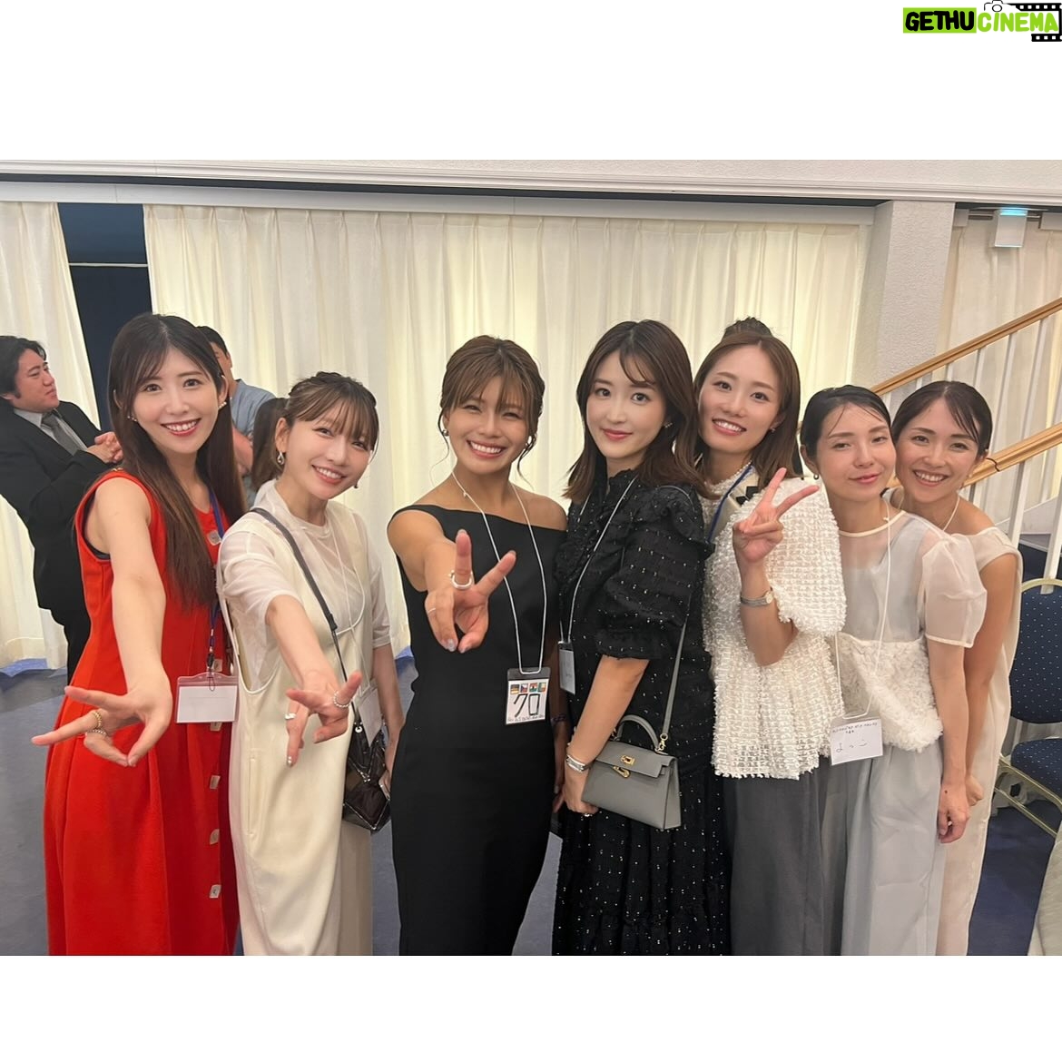 Mai Hakase - 1K Likes - 恋愛リアリティ番組の元祖、あいのりの総合プロデューサー西山さんの古希のお祝いへ🥂🎉今や世界中で人気の恋愛リアリティ番組、あいのりはその恋愛リアリティ番組の先駆けで26年前に放送開始されました🩷西山さんはまさに恋愛リアリティ番組の生みの親ですね✨今はあいの里を作られています☺️そんな西山さんの古希のお祝いにあいのりに参加した歴代のメンバーやスタッフさん達が集結しました🫶西山さんのお人柄ですよね、ものすごい人数🥺🩷
私もあいのり2のバングラデシュ編🇧🇩に出演していたので参加✨一緒に旅した懐かしいスタッフさん達やメンバー、青春時代みていた歴代メンバーの方々にも会えてとても嬉し楽しい時間でした😄
最後の集合写真、ウォーリーを探せ状態です🤣
私どこにいるかわかるかな？🤭

#あいのり#あいのり2
#恋愛リアリティ番組
