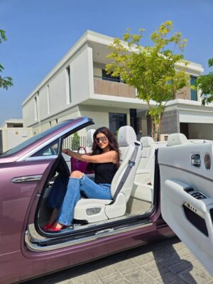 Mai Omar Instagram - Thank you my love for my beautiful birthday gift , I'm in love with the color 🎁 feeling blessed, spoiled, and loved 💕
@directormohamedsami