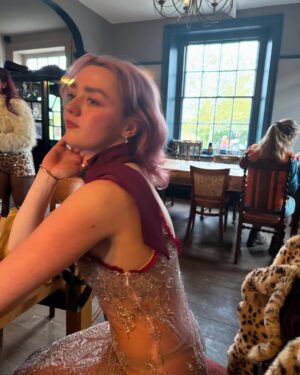 Maisie Williams Instagram - geo tag: all around the towns and everything x
gorgeous dress gifted to me but the absolute sensation @intogaia
thank you so so much ☺️