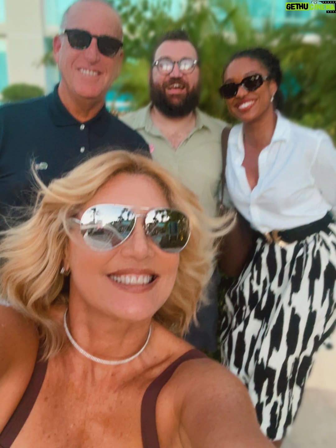 Maite Delgado - 26.7K Likes - Gente Luminosa!!!! Domingo maravilloso de trabajo, familia  y diversión ♥️

👓 @kokoptica #gucci #bottegaveneta 

@alfonsogonzalezmora1 
@thessalyzimmerman 
@vinebeard