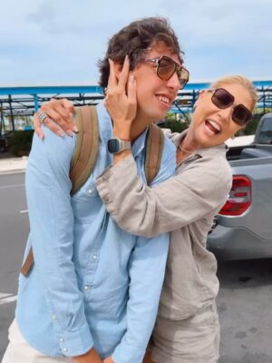 Maite Delgado Instagram - Feliz viaje amor de mi vida y feliz retorno ♥️ Que Dios te lleve y acompañe de regreso. @santiagomora19
Y que se abran todas las puertas de tus sueños, porque ya que estamos de paso, dejemos huellas bonitas.