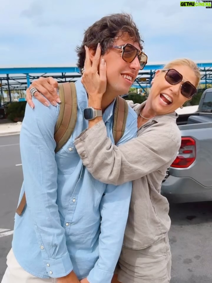 Maite Delgado - 26.2K Likes - Feliz viaje amor de mi vida y feliz retorno ♥️ Que Dios te lleve y acompañe de regreso. @santiagomora19 

Y que se abran todas las puertas de tus sueños, porque ya que estamos de paso, dejemos huellas bonitas.
