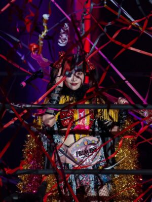 Maki Itoh Instagram - With the Korakuen Hall show on August 23, 2025, my contract with TJPW has come to an end.
Back when I was struggling as an idol, it was Takagi who discovered me.
I wasn't good at singing or dancing, and I was never that popular-but the one thing I was ever praised for was pro wrestling.
Thanks to TJPW, I was able to spend 8 years and 7 months growing and living alongside this company.
It's all because of TJPW and everyone l've met along the way.
I'll continue wrestling, so I'm sure we'll meet again somewhere down the road!
I'll never forget the gratitude I feel toward everyone who has supported me, and I'll keep treasuring the experience and knowledge I gained here as I move forward.
From the bottom of my heart, thank you fuck you all!
.
.
2025年8月23日開催の後楽園ホール大会をもちまして、東京女子プロレスとの契約期間を満了いたしました。
アイドルとしてくすぶっていた自分を、高木さんが見つけてくれました。
歌やダンスも得意ではなく、人気もそんなになかった自分が、初めて褒められたプロレス。
そして8年7ヶ月の時を東京女子プロレスと共に生き、ここまで成長できたのは東京女子プロレスと、関わってくださった皆さんのおかげです。
これからもプロレスは続けていきますので、皆さんとはまたどこかでお会いできるはず!
お世話になった方々へ感謝の気持ちを忘れず、ここで培った経験と知識を大切に精進していきます。
心からありがとうございました!