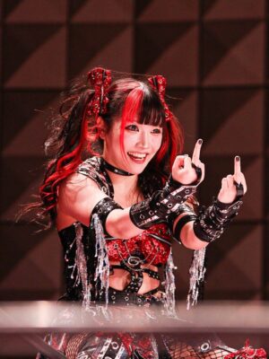Maki Itoh Instagram - With the Korakuen Hall show on August 23, 2025, my contract with TJPW has come to an end.
Back when I was struggling as an idol, it was Takagi who discovered me.
I wasn't good at singing or dancing, and I was never that popular-but the one thing I was ever praised for was pro wrestling.
Thanks to TJPW, I was able to spend 8 years and 7 months growing and living alongside this company.
It's all because of TJPW and everyone l've met along the way.
I'll continue wrestling, so I'm sure we'll meet again somewhere down the road!
I'll never forget the gratitude I feel toward everyone who has supported me, and I'll keep treasuring the experience and knowledge I gained here as I move forward.
From the bottom of my heart, thank you fuck you all!
.
.
2025年8月23日開催の後楽園ホール大会をもちまして、東京女子プロレスとの契約期間を満了いたしました。
アイドルとしてくすぶっていた自分を、高木さんが見つけてくれました。
歌やダンスも得意ではなく、人気もそんなになかった自分が、初めて褒められたプロレス。
そして8年7ヶ月の時を東京女子プロレスと共に生き、ここまで成長できたのは東京女子プロレスと、関わってくださった皆さんのおかげです。
これからもプロレスは続けていきますので、皆さんとはまたどこかでお会いできるはず!
お世話になった方々へ感謝の気持ちを忘れず、ここで培った経験と知識を大切に精進していきます。
心からありがとうございました!