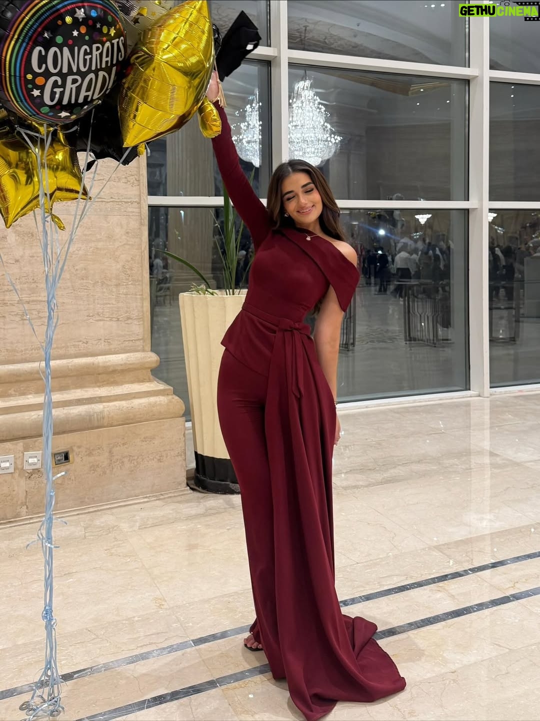 Malak Ahmed Zaher - 496K Likes - OUTTTTT and with honors babyyyy!!!!!! 🎓❤️‍🔥💫🌟✨

So grateful to have achieved this milestone alongside my baby sister 🤍✨ what a journey it’s been! 👩🏻‍🎓👭🌟 

Suit @byfarahbarbary 
Makeup @makeupby_mirnagirgiss 
Hair @ebram_girgs