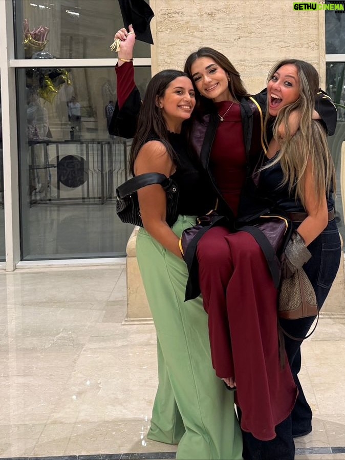Malak Ahmed Zaher - 496K Likes - OUTTTTT and with honors babyyyy!!!!!! 🎓❤️‍🔥💫🌟✨

So grateful to have achieved this milestone alongside my baby sister 🤍✨ what a journey it’s been! 👩🏻‍🎓👭🌟 

Suit @byfarahbarbary 
Makeup @makeupby_mirnagirgiss 
Hair @ebram_girgs