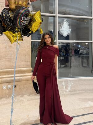 Malak Ahmed Zaher Instagram - OUTTTTT and with honors babyyyy!!!!!! 🎓❤️‍🔥💫🌟✨

So grateful to have achieved this milestone alongside my baby sister 🤍✨ what a journey it’s been! 👩🏻‍🎓👭🌟 

Suit @byfarahbarbary 
Makeup @makeupby_mirnagirgiss 
Hair @ebram_girgs