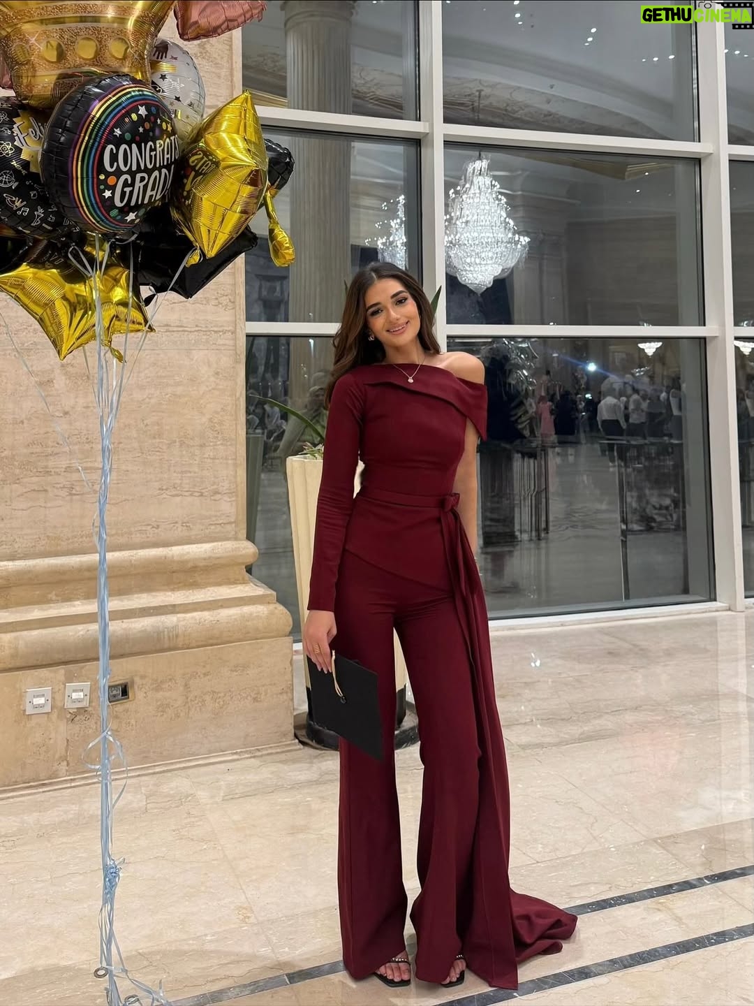Malak Ahmed Zaher - 496K Likes - OUTTTTT and with honors babyyyy!!!!!! 🎓❤️‍🔥💫🌟✨

So grateful to have achieved this milestone alongside my baby sister 🤍✨ what a journey it’s been! 👩🏻‍🎓👭🌟 

Suit @byfarahbarbary 
Makeup @makeupby_mirnagirgiss 
Hair @ebram_girgs