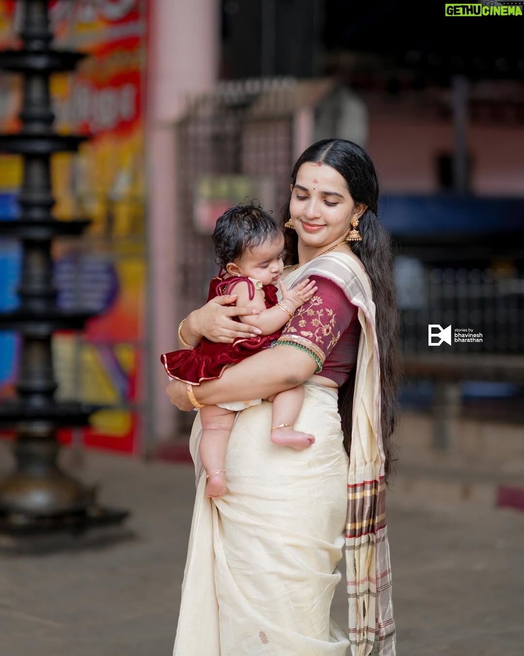 Malavika Krishnadas - 342.1K Likes - ഗുൽസൂന്റെ ചോറൂണ് 😘🧿❤️
.
.

PC : @bhavinesh_bharathan 🎥
Gulsu’s Dress & Blouse : @vasudevan.arun ❤️

#choroonu #gulsu #Rutvi