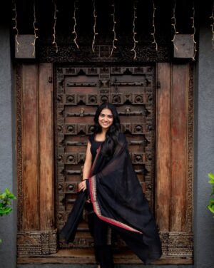 Malavika Manoj Instagram - 🍃 
.
.
.
.
.
.
.
@labin_shn 📸
@tarambymyriti 👗