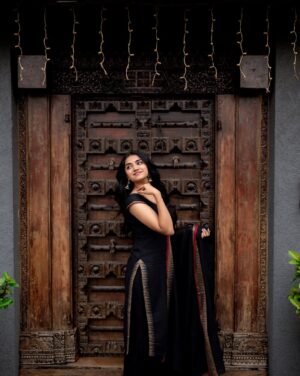 Malavika Manoj Instagram - 🍃 
.
.
.
.
.
.
.
@labin_shn 📸
@tarambymyriti 👗