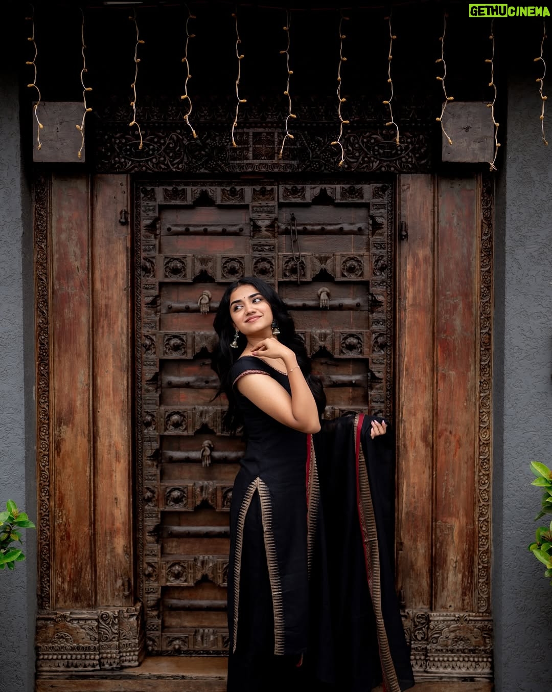 Malavika Manoj - 513.2K Likes - 🍃 
.
.
.
.
.
.
.
@labin_shn 📸
@tarambymyriti 👗
