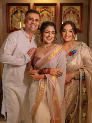 Malavika Wales Instagram - ജീവിതത്തിൽ അഭിനയിക്കാനേ അറിയാത്തവർ...

എന്നും എപ്പോഴും …

📷 @mojin_thinavilayil 
Dolled up @makeover_by_neenu