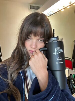 Malena Ratner Instagram - Hasta pronto .｡.:*♡ 

gracias @disneyplusla @cecimendoncaok nuevamente/ gracias @metrovision_ok / gracias a todo el hermoso equipo y gracias a ustedes, que en definitiva, todo esto es porque ustedes lo pidieron 🫶🏼
