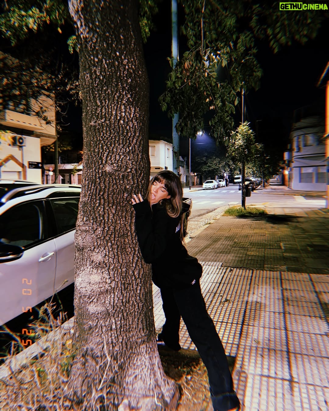 Malena Ratner - 74.6K Likes - Hoy se vive de prepo y se duerme apurao’