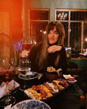 Malena Ratner Instagram - Hoy se vive de prepo y se duerme apurao’