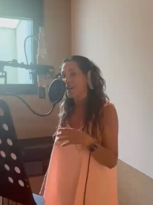 Malú Instagram - Se acabaron los días de salitre y arena… Gracias a la vida por permitirme un año más compartir con los míos y llenarme de paz y energía ❤️❤️❤️