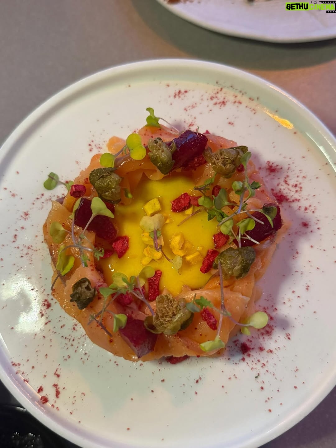 Malú - 43.7K Likes - Días maravillosos de desconexión en Lanzarote! En un lugar mágico q ya se está empezando a convertir en mi casa… 
He comido, he reído, he bailado, he disfrutado de mi familia, he descansado, los más peques no han parado ni un minuto… 
Y todo en este maravilloso lugar @princesayaiza en el q una vez más nos han tratado increíble haciéndonos sentir como en casa ❤️
Han sido días muy felices para todos! 
Millones de gracias !