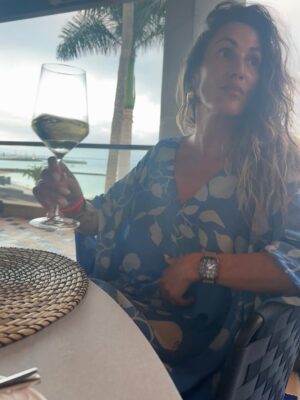 Malú Instagram - Días maravillosos de desconexión en Lanzarote! En un lugar mágico q ya se está empezando a convertir en mi casa… 
He comido, he reído, he bailado, he disfrutado de mi familia, he descansado, los más peques no han parado ni un minuto… 
Y todo en este maravilloso lugar @princesayaiza en el q una vez más nos han tratado increíble haciéndonos sentir como en casa ❤️
Han sido días muy felices para todos! 
Millones de gracias !