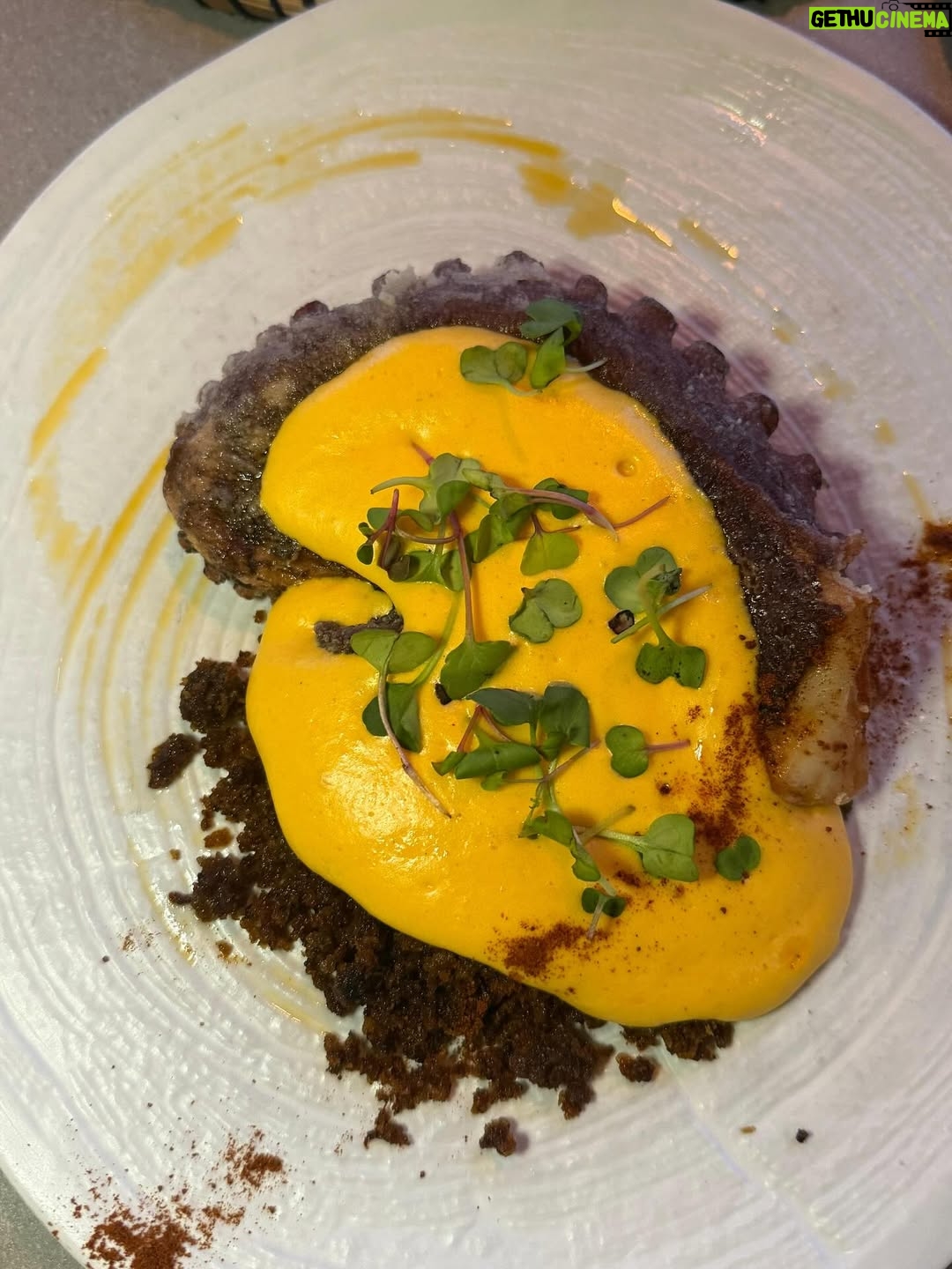 Malú - 43.7K Likes - Días maravillosos de desconexión en Lanzarote! En un lugar mágico q ya se está empezando a convertir en mi casa… 
He comido, he reído, he bailado, he disfrutado de mi familia, he descansado, los más peques no han parado ni un minuto… 
Y todo en este maravilloso lugar @princesayaiza en el q una vez más nos han tratado increíble haciéndonos sentir como en casa ❤️
Han sido días muy felices para todos! 
Millones de gracias !