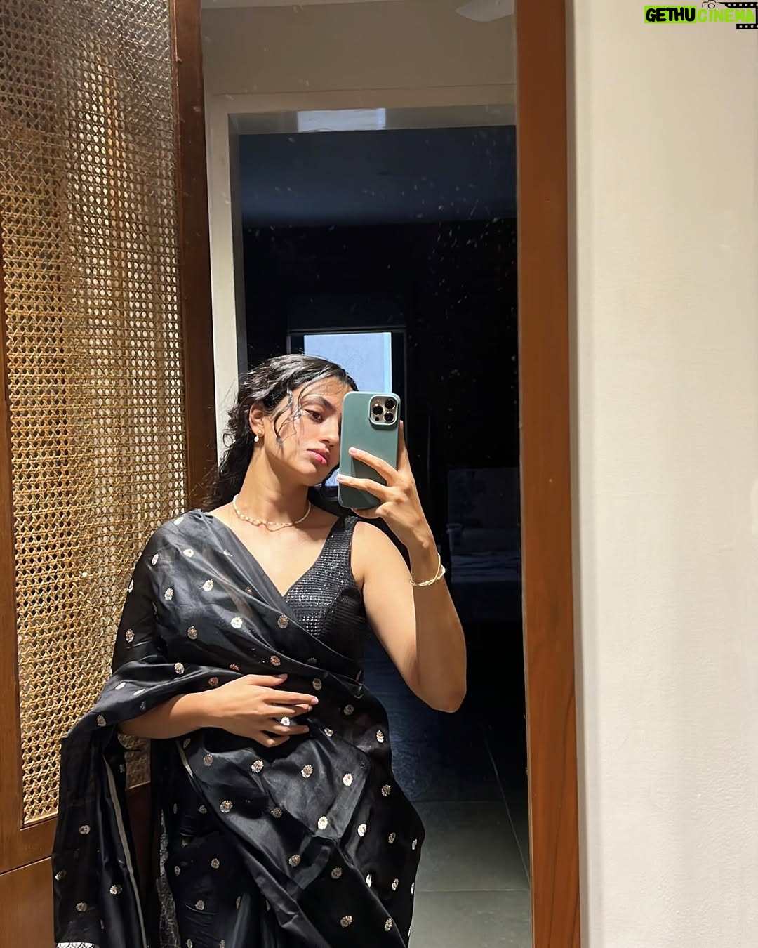 Malvika Nair - 44.4K Likes - 🖤☺️🦆