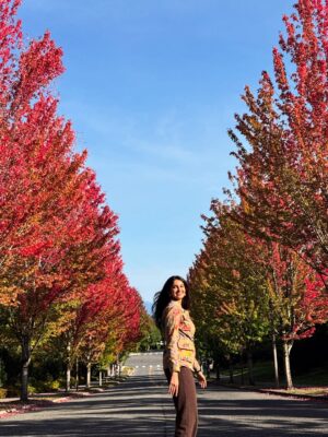 Manasa Varanasi Instagram - Fall leaves, pristine air and glacier water .. obsessed 🍁🧊🌬️ nature’s gourmet. Love you Seattle 🤍 

#gratitude #fall #leaves 
#seattle #instagood #instamood 
#waterfall #air #breathe