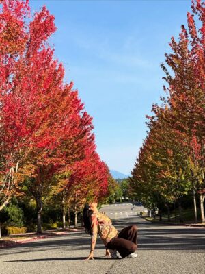 Manasa Varanasi Instagram - Fall leaves, pristine air and glacier water .. obsessed 🍁🧊🌬️ nature’s gourmet. Love you Seattle 🤍 

#gratitude #fall #leaves 
#seattle #instagood #instamood 
#waterfall #air #breathe