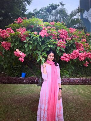 Manasa Varanasi Instagram - First time climbing the hills to Tirumala - core memory for life 🌸 To every squirrel, monkey, small temple, fruit seller, sculpture and fellow pilgrim, I see you, I carry a piece of your grace with me 🤍

PC @anudeep_munna 

#gratitude #blessed 
#instagood #instamood 
#govinda #love