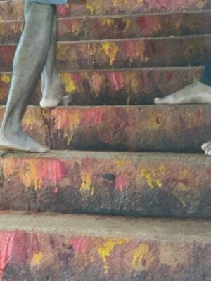 Manasa Varanasi Instagram - First time climbing the hills to Tirumala - core memory for life 🌸 To every squirrel, monkey, small temple, fruit seller, sculpture and fellow pilgrim, I see you, I carry a piece of your grace with me 🤍

PC @anudeep_munna 

#gratitude #blessed 
#instagood #instamood 
#govinda #love