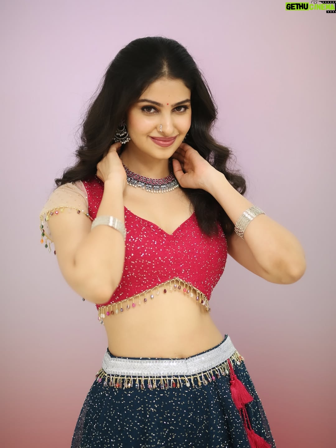 Manasa Varanasi - 31.4K Likes - Dancing with the cosmos 🌌🪐

Styling @manogna_gollapudi 
Accessories @sholdsherni 

#cosmos #stars 
#dance #instamood 
#instagood #flow